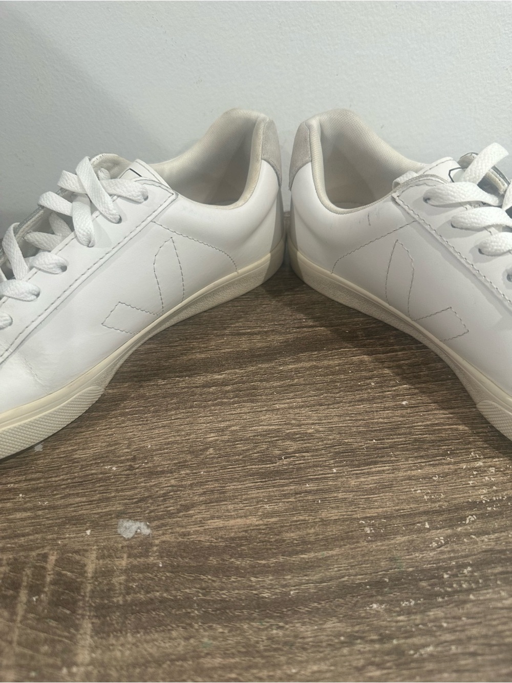 Veja White Low-Top Leather Sneakers - Picture 2 of 12
